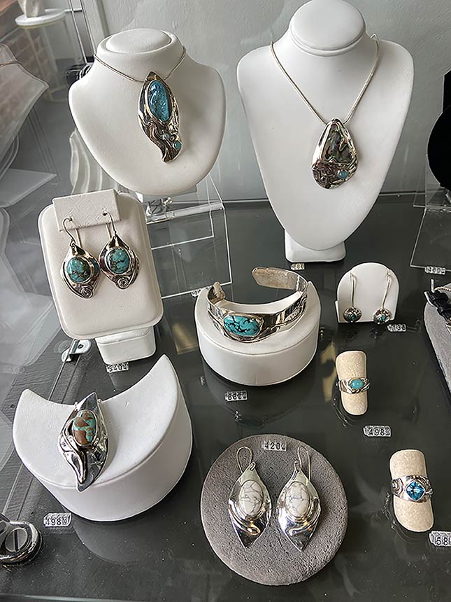 Photo of jewelry by Nadine Zenobi