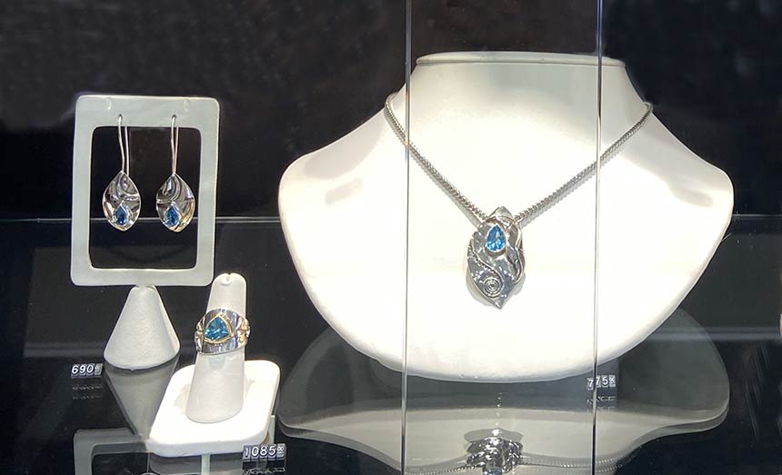 Photo of jewelry by Nadine Zenobi